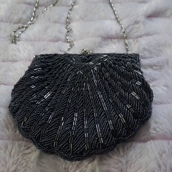 Vintage 50's Black Beaded Scalloped Clamshell Retro Chain Strap Evening Bag - Picture 2 of 12